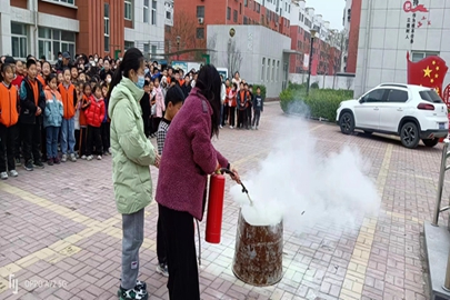 武城县郝王庄镇第一实验小学开展消防安全应急疏散演练 