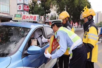 济宁市公安交警支队开展“绿色出行、美好生活”主题宣传活动
